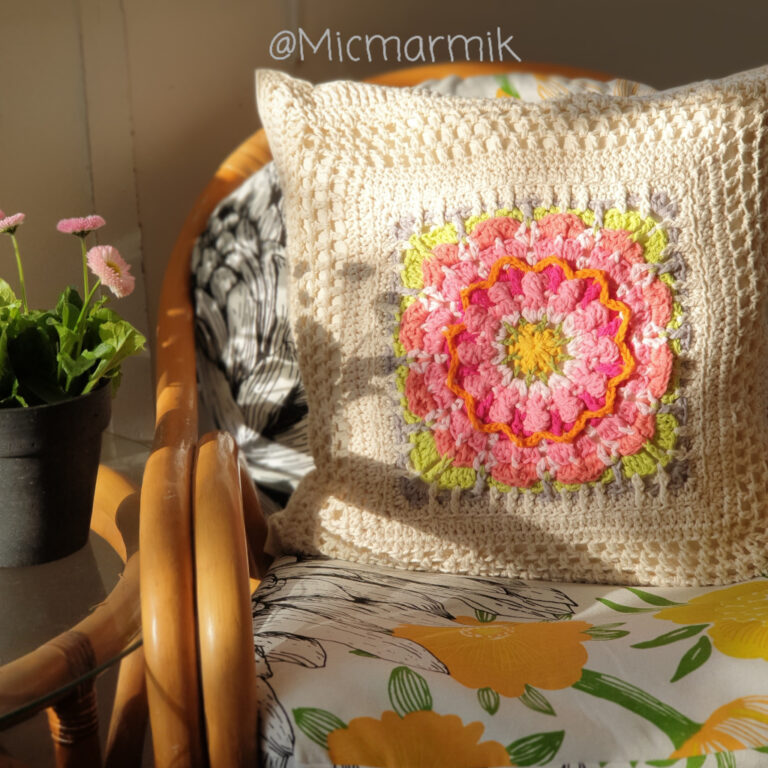 Read more about the article Early spring blossom pillow